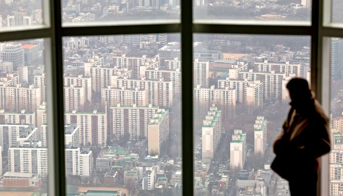 서울 송파구 롯데월드타워 서울스카이에서 아파트 단지가 보이고 있다. [뉴스1]