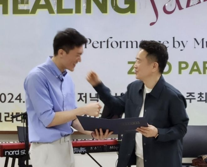 고 전두환 전 대통령의 손자 전우원(왼쪽)씨가 25일 자신의 소셜미디어(SNS)에 남경필 전 경기도지사와 함께 찍은 사진을 공개했다. [전우원 인스타그램 캡처]