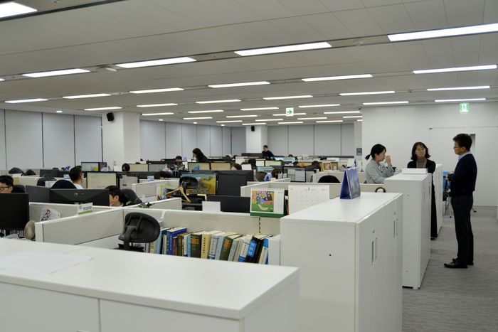 서울 을지로 소재 UIB 코리아 사무실 모습. 직원들이 업무를 보고 있다.