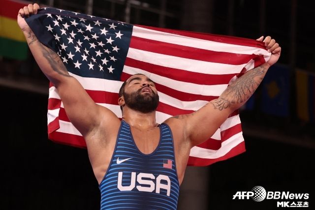 스티븐슨은 2020 도쿄올림픽 레슬링 금메달리스트로 185cm에 100kg가 넘는 거구다. 그는 세계 최고의 레슬러 중 한 명으로 여러 곳에서 활동했으나 현재는 MMA에 집중하고 있다. 사진=AFPBBNews=News1