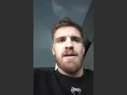 예드멘 샤흐바잔이 MK스포츠 화상 인터뷰 질문에 대답하고 있다.