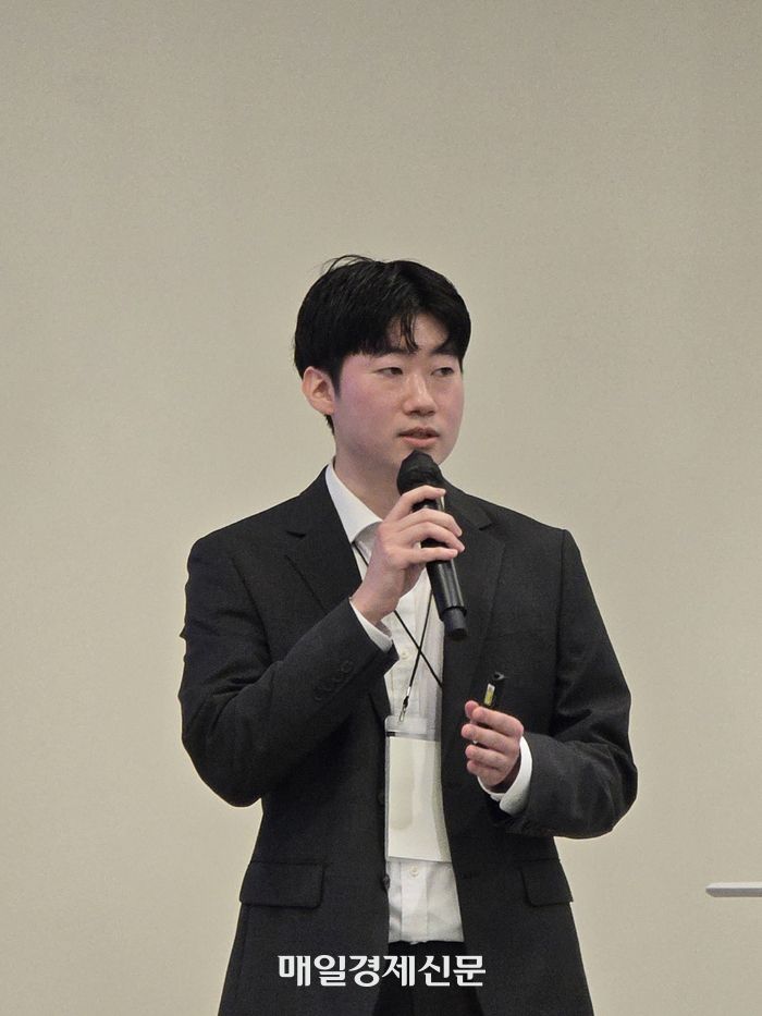 16일 서울 센트로폴리스에서 열린 ‘레이어제로 스테이블코인 라운드테이블’에서 강희창 포필러스 공동창업자가 스테이블코인 시장의 경쟁력이 ‘발행’에서 ‘사용(Utility)’으로 이동하고 있음을 강조하며 비즈니스 기회를 설명하고 있다. [사진=안갑성 기자]