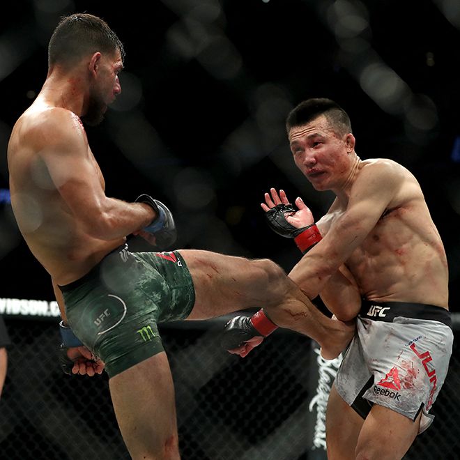 야이르 로드리게스가 UFC 파이트 나이트 139 메인이벤트에서 정찬성한테 발차기하고 있다. 사진=Getty Images=연합뉴스 제공