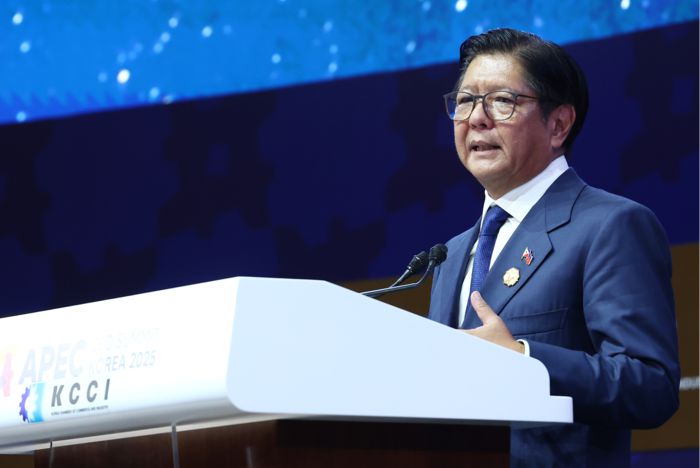 페르디난드 마르코스 필리핀 대통령이 31일 경북 경주예술의전당에서 열린 아시아태평양경제협력체(APEC) 정상회의 최고 경영자(CEO) 서밋에서 정상 특별연설을 하고 있다. [경주 한주형 기자]