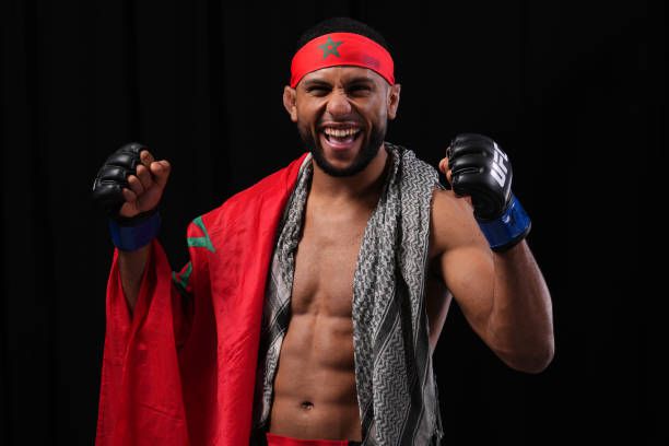 유세프 잘랄이 2024년 3월 UFC 4승 달성 후 기념 촬영을 하고 있다. 사진=TKO