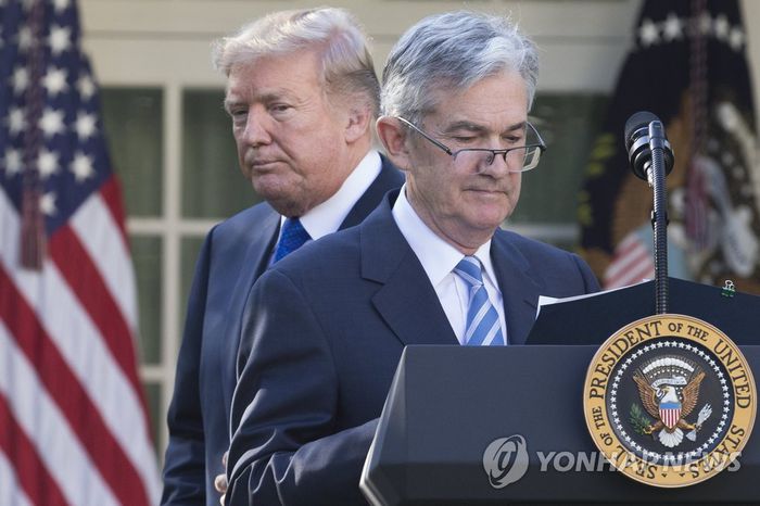 도널드 트럼프 미국 대통령과 제롬 파월 미국 연준 의장. [EPA=연합뉴스]