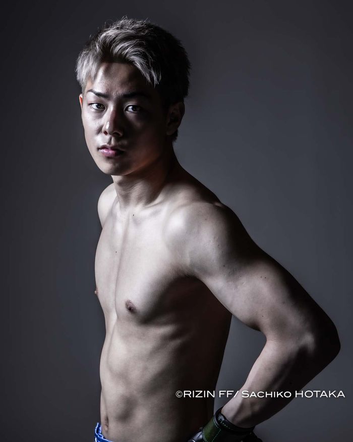 일본 종합격투기 파이터 미우라 고타 2023년 5월 라이진 42 프로필. 고타는 1992년 제10회 아시아축구연맹 아시안컵 최우수선수 미우라 가즈요시의 둘째 아들이다. 사진=RIZIN FF