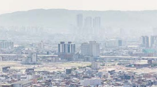 서울 대표 노후 주거지로 꼽히는 성북구 장위뉴타운은 구역 해제와 난개발 등으로 몸살을 앓았던 곳들을 중심으로 개발을 재추진하려는
움직임이 분주하다. <최영재 기자>