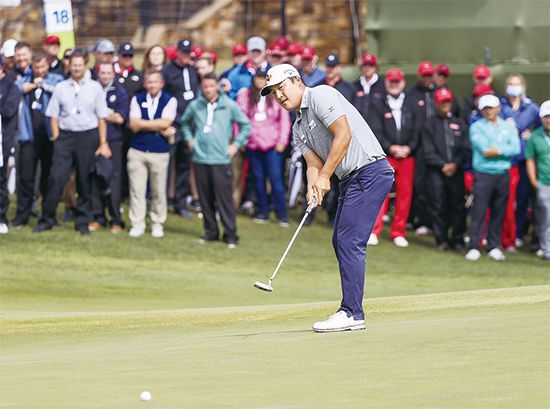 이경훈은 PGA투어 첫 우승의 비결에 대해 ‘퍼팅 힘 빼기’라고 밝혔다. 앞서 정교한 퍼팅을 위해 온몸에 힘을 많이 줬던 이경훈은 대회를 앞두고 힘 빼는 퍼팅을 적용했다. 가장 큰 장점은 편안한 어드레스다. 다양한 퍼팅 자세에 대한 이론이 있지만 이경훈은 ‘편안함을 느끼는 자세’가 더 중요하다고 강조한다. 이어 스트로크를 할 때 감속하지 말고 일정한 리듬을 유지하는 것이 좋은 퍼팅을 하는 비결이라고 밝혔다.