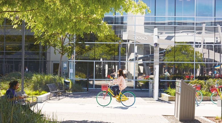 올해 들어 서학개미는 처참한 투자 성적을 기록 중이다. 테슬라, 엔비디아 등 투자금이 몰린 종목 대다수는 주가가 큰 폭으로 하락했다. 구글 모회사 알파벳은 연초부터 2월 2일까지 주가가 2.07% 뛰며 발군의 성과를 냈다. 사진은 구글 캠퍼스. (알파벳 제공)