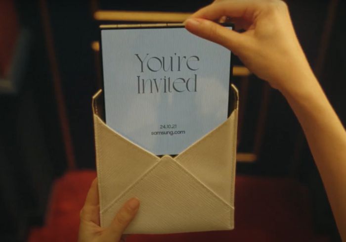 삼성전자가 얇기를 대폭 줄인 갤럭시폴드 SE 출시를 예고했다. (삼성전자 뉴스룸 유튜브 화면 갈무리)