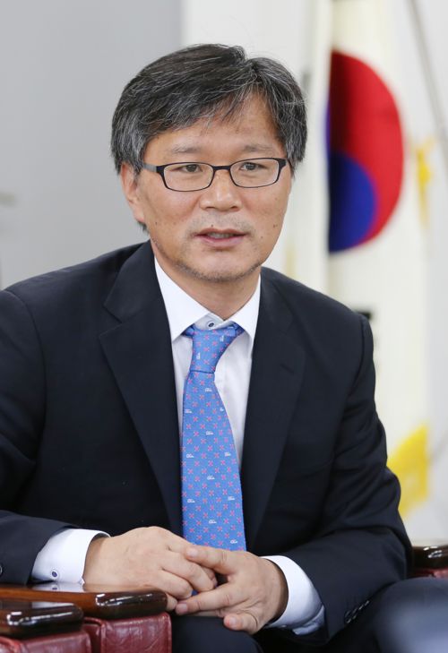 김진회 전 건국대 융합과학기술원(줄기세포재생공학과) 교수. 클래리베이트 애널리틱스가 발표한 ‘세계에서 가장 영향력 있는 연구자(Highly Cited Researchers, HCR)’에 2022년과 2023년 2년 연속 선정되기도 했다.