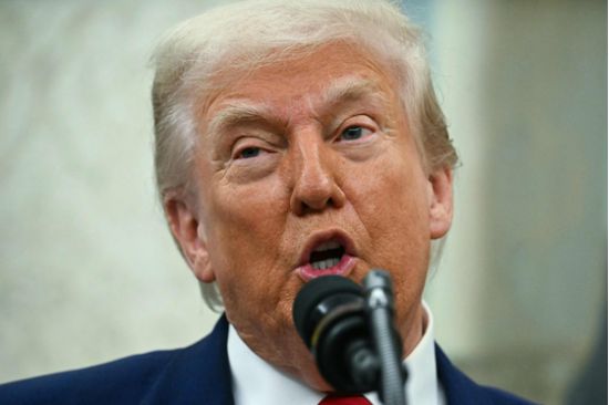 도널드 트럼프 대통령이 5월 28일(현지 시각) 백악관 집무실에서 열린 제닌 피로 워싱턴 DC 임시 연방 검사장 취임식에 연설하고 있다. (출처=AFP 연합뉴스)