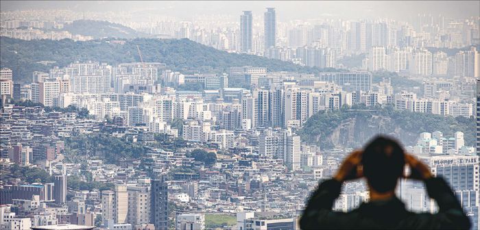 전문가들은 역대 진보 정권에서 나온 ‘고강도 규제’가 이번 정부에서도 이어질 수 있다고 우려한다. 사진은 서울 아파트 전경. (연합뉴스)