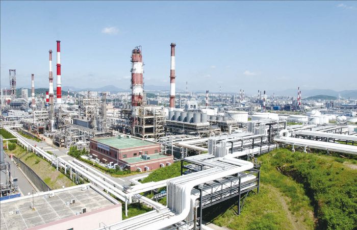 석유화학 산업은 업계 전체가 구조적인 위기에 빠졌다. SK이노베이션의 재무 부담도 커지고 있다. 사진은 SK이노베이션 울산컴플렉스 전경. (SK이노베이션 제공)