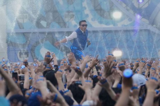 인천 아시아드 경기장에서 열린 2025 싸이 흠뻑쇼 공연 모습. (사진=AP연합뉴스)