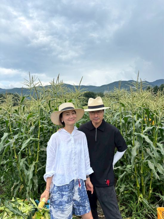 ‘호시노리조트스토리’ 저자 전복선 칼럼니스트(좌), 윤경훈 교수(우)