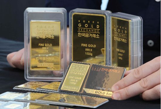 한국금거래소에 따르면 국내 시장에서 순금 한 돈(3.75g) 시세는 8일 70만원 선을 돌파했다. (사진=매경DB)