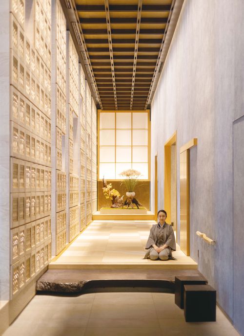 도쿄 도심 한복판에 신발을 벗어야 이용할 수 있게 일본식으로 구성한 호시노야 도쿄. (호시노리조트 제공)