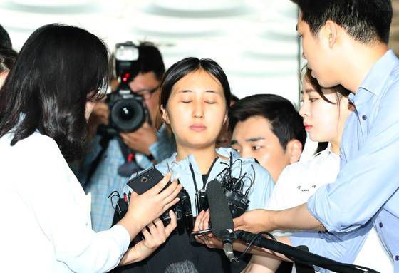 정유라씨가 2017년가 6월 20일 영장실짐심사를 위해 서울중앙지방법원으로 들어서고 있다. 김성룡 기자