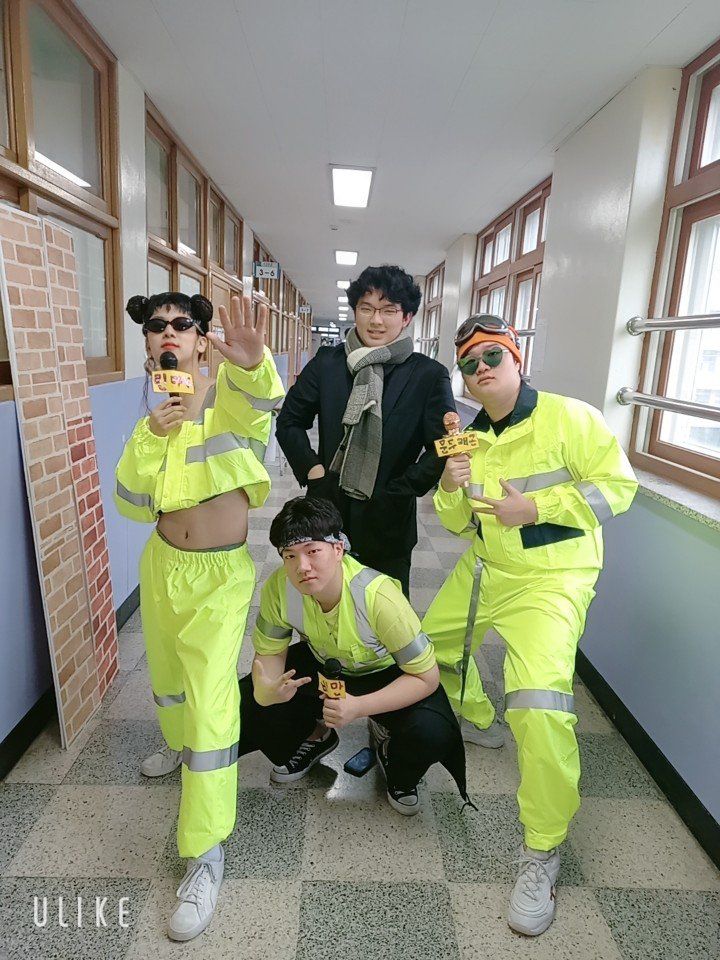 혼성그룹 ‘싹쓰리’와 봉준호 감독 코스프레. 페이스북 캡처