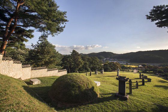 윤관의 묘. 경기도 파주시 광탄면 분수리에 있다. [중앙포토]