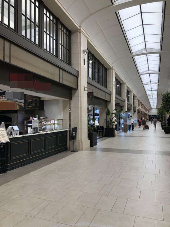 24일 오후 1시 고속터미널역 파미에스테이션은 점심 시간인데도 방문객의 발걸음이 뜸했다. 배정원 기자