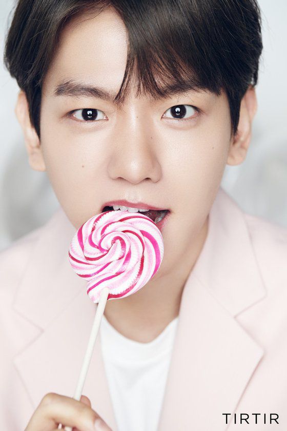 화장품 브랜드 '티르티르'와 협업해 메이크업 키트를 출시한 백현. 사진 티르티르