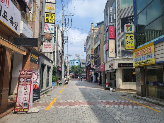 지난 24일 오전 대구 동성로 모습. 백경서 기자