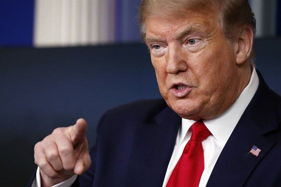 도널드 트럼프 미국 대통령은 지난 5월 김정은 북한 국무위원장의 신변이상설이 불거졌을 때 ’적절한 시점에 할 말이 있을 것“이라며 말을 아꼈다. [AP=뉴시스]