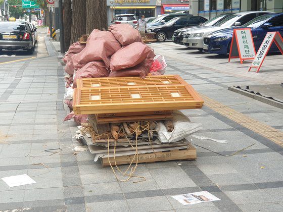 5일 서울 중구의 한 음식점이 폐업해 공사가 진행되고 있는 모습이다. 이우림 기자