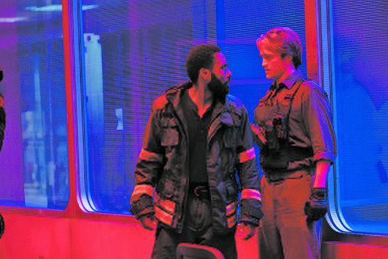 크리스토퍼 놀런 감독의 SF 첩보물 '테넷'. 한국에선 미국, 중국보다 빠른 지난달 26일 개봉해 100만 관객을 넘어섰다. [사진 워너브러더스 코리아]