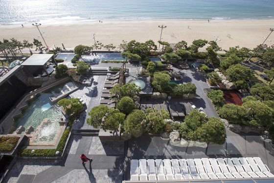 파라다이스호텔 부산의 오션스파 '씨메르'. 9월 10일 목욕탕의 집합금지 행정명령이 해제되면서 다시 문을 열게 됐다. [중앙포토]