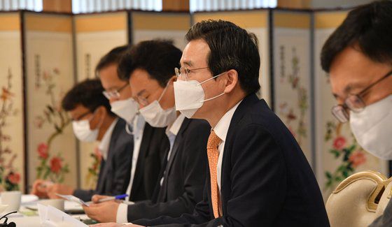 김용범 기획재정부 차관이 11일 서울 종로구 정부 서울청사에서 열린 '제25차 혁신성장 전략점검회의 겸 정책점검회의'에서 모두발언을 하고 있다. 뉴스1