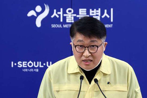 지난 4월 24일 시청 브리핑룸에서 '공무원 성폭력사건에 대한 서울시 입장'을 발표하는 김태현 서울시 행정국장. 뉴스1