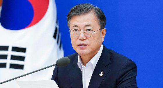 문재인 대통령이 10일 오전 청와대 본관에서 열린 제8차 비상경제회의를 주재하고 있다. [뉴시스]