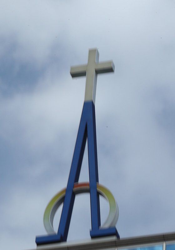 대전시 서구 용문동 신천지예수교 증거장막성전 십자가. 연합뉴스