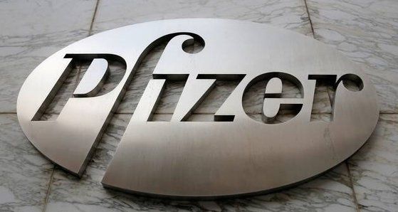 미국 뉴욕 화이자 본사 로고. [로이터=연합뉴스]