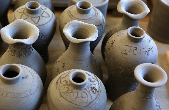 청자 컵 만들기 무료 체험을 할 수 있다. 손민호 기자