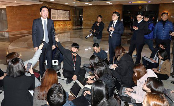 금태섭 전 의원은 지난 2월 18일 당시 김남국 변호사가 자신의 지역구인 서울 강서갑에 출마하는 것에 대해 ’이번 총선을 조국 수호 선거로 치를 수는 없다“고 비판했다. 뉴스1