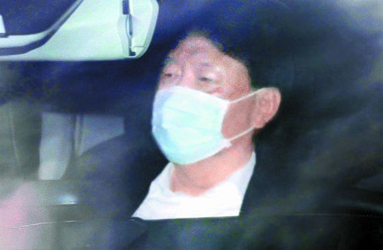 윤석열 검찰총장이 같은 날 대검찰청으로 출근하고 있다. [연합뉴스]