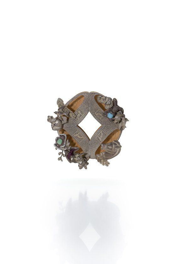 '100개의 브로치' 전시-이예지/ 수집된 동물 Collected Animals 정은, 백동, 가죽 sterling silver, nickel-silver, leather 9X9X2cm/ 2020