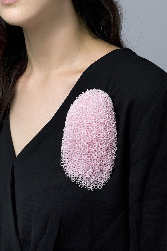 '100개의 브로치' 전시-정령재/ 모션 The Motion 폴리아미드, 정은 polyamide, sterling silver 13x7x4cm/ 2017