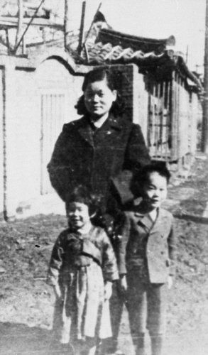 이건희 삼성전자 회장의 어린시절(오른쪽).