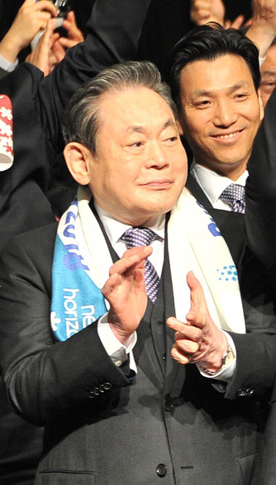 2011년 남아공 더반에서 발표된 IOC 제123차 총회에서 유치가 확정되자 기뻐하는 이건희 회장.