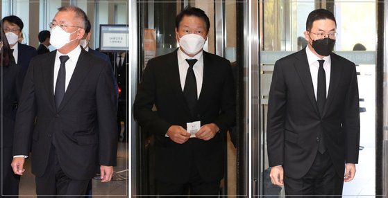 고 이건희 회장의 빈소를 찾은 정의선 현대차그룹 회장, 최태원 SK 회장, 구광모 LG 대표(왼쪽부터)