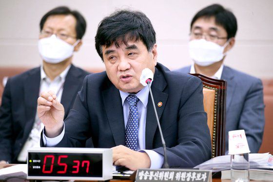 한상혁 방송통신위원회 위원장 후보자가 20일 서울 여의도 국회에서 열린 국회 과학기술정보방송통신위원회의 방송통신위원회 위원장후보자 인사청문회에서 질의에 답변하고 있다. 오종택 기자