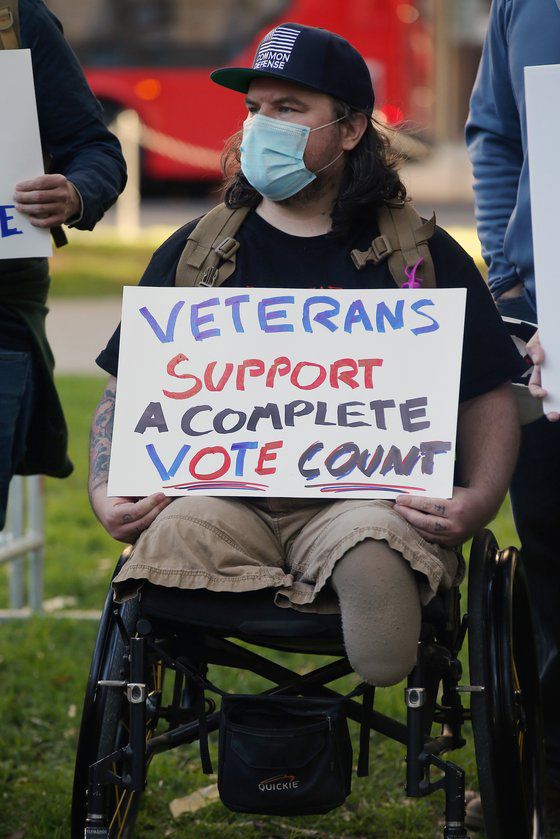 워싱턴에서 열린 Count Every Vote 집회에 참가한 상이 군인. TASS=연합뉴스