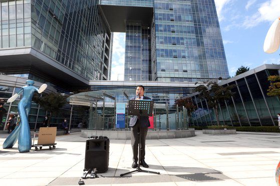 지난 9월 최인식 8.15집회참가자 국민비상대책위원회 사무총장이 서울행정법원 앞에서 열린 '개천절 광화문집회·차량시위 가처분 소송 제기 기자회견'에서 발언을 하고 있다. [뉴스1]