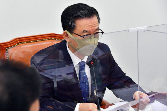 정성호 소위원장이 20일 국회에서 열린 예산결산특별위원회 예산안등조정소위원회의에서 회의를 주재하고 있다. 뉴스1